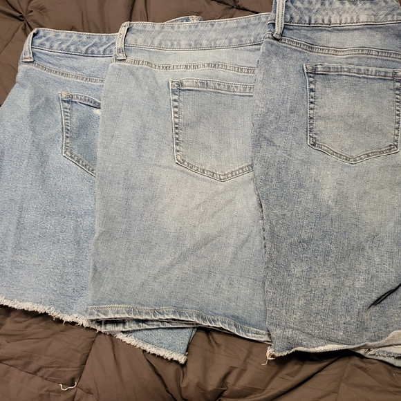 TORRID DISTRESSED SHORTS - 3 PAIR SET - Picture 2 of 3